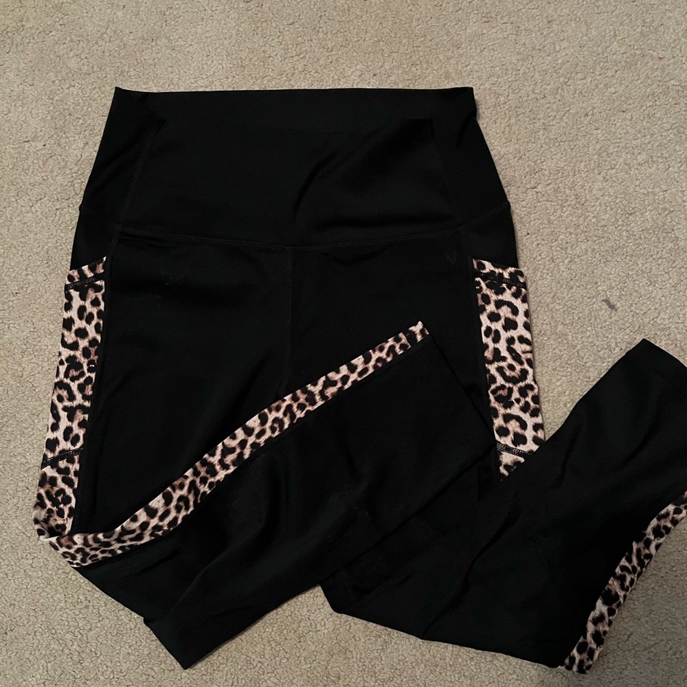 ZYIA Leopard Capri Leggings